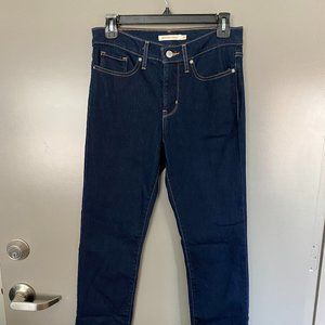 Like New - Women's Levi 314 Shaping Straight Jeans Size 28